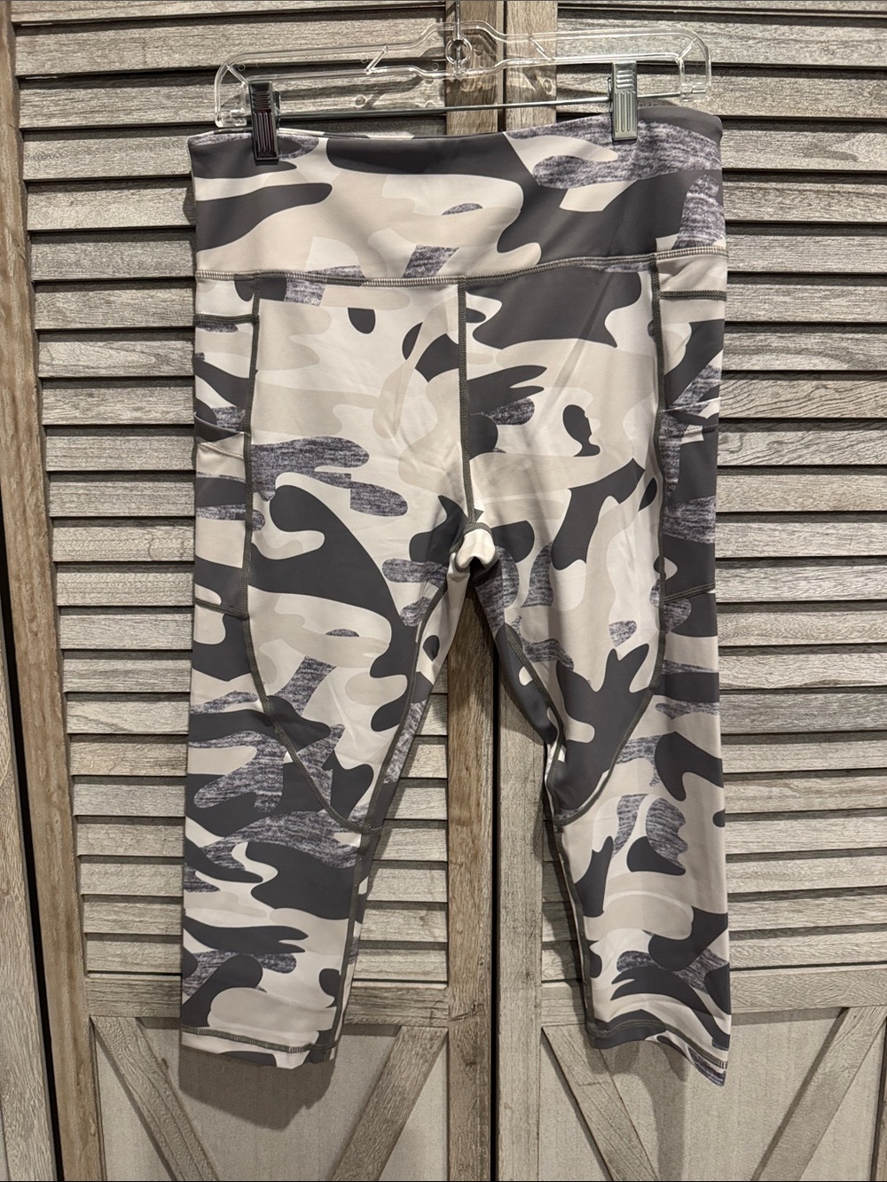 ZYIA active Light N Tight Capri Leggings - Gray/White Camo Leggings Size 14-16
